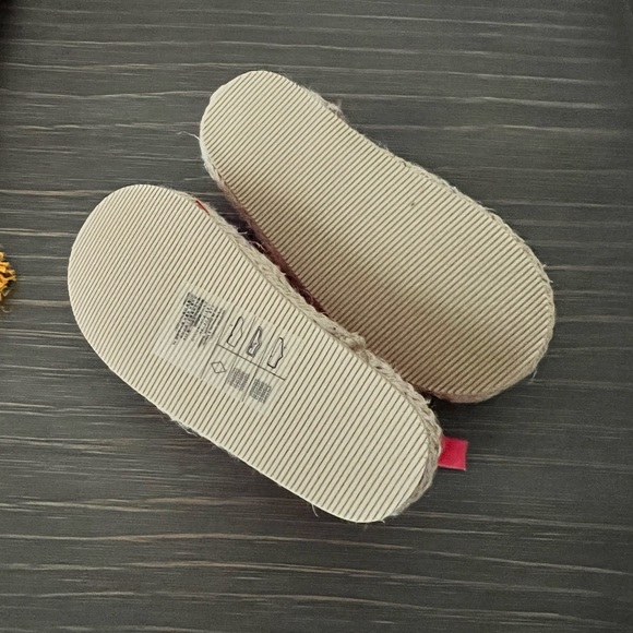 H&M Ladybug Slip-ons - Picture 3 of 3